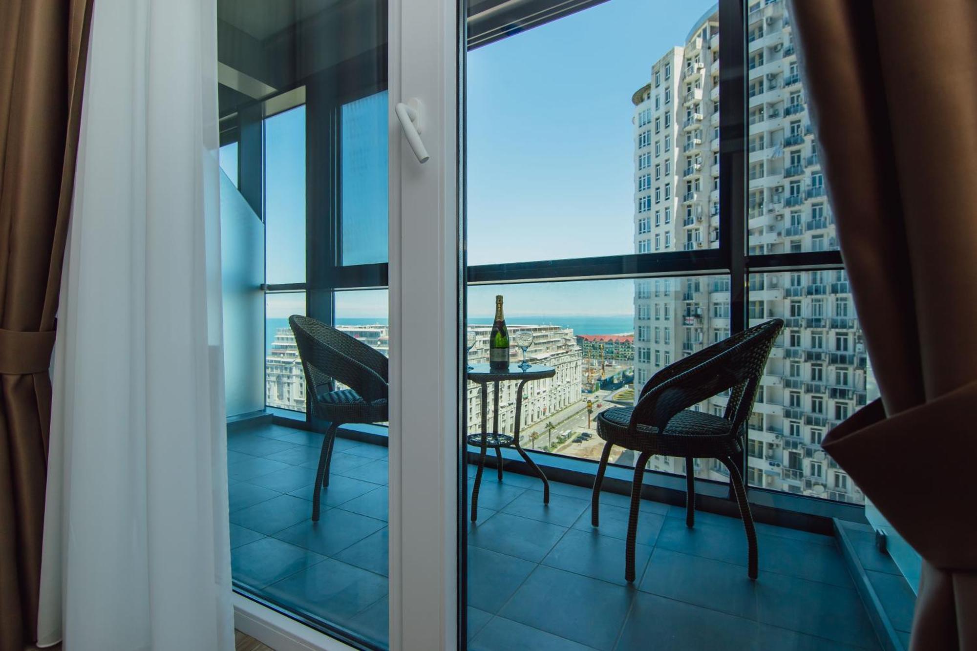 Your Sunshine Apartments Batumi Exteriör bild