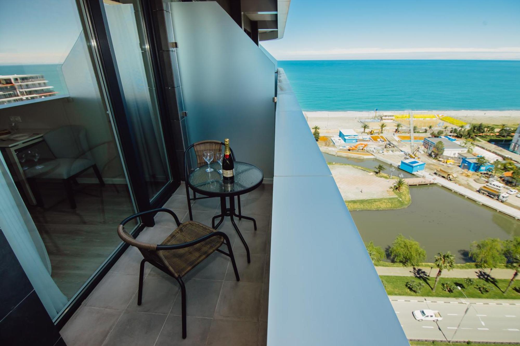 Your Sunshine Apartments Batumi Exteriör bild