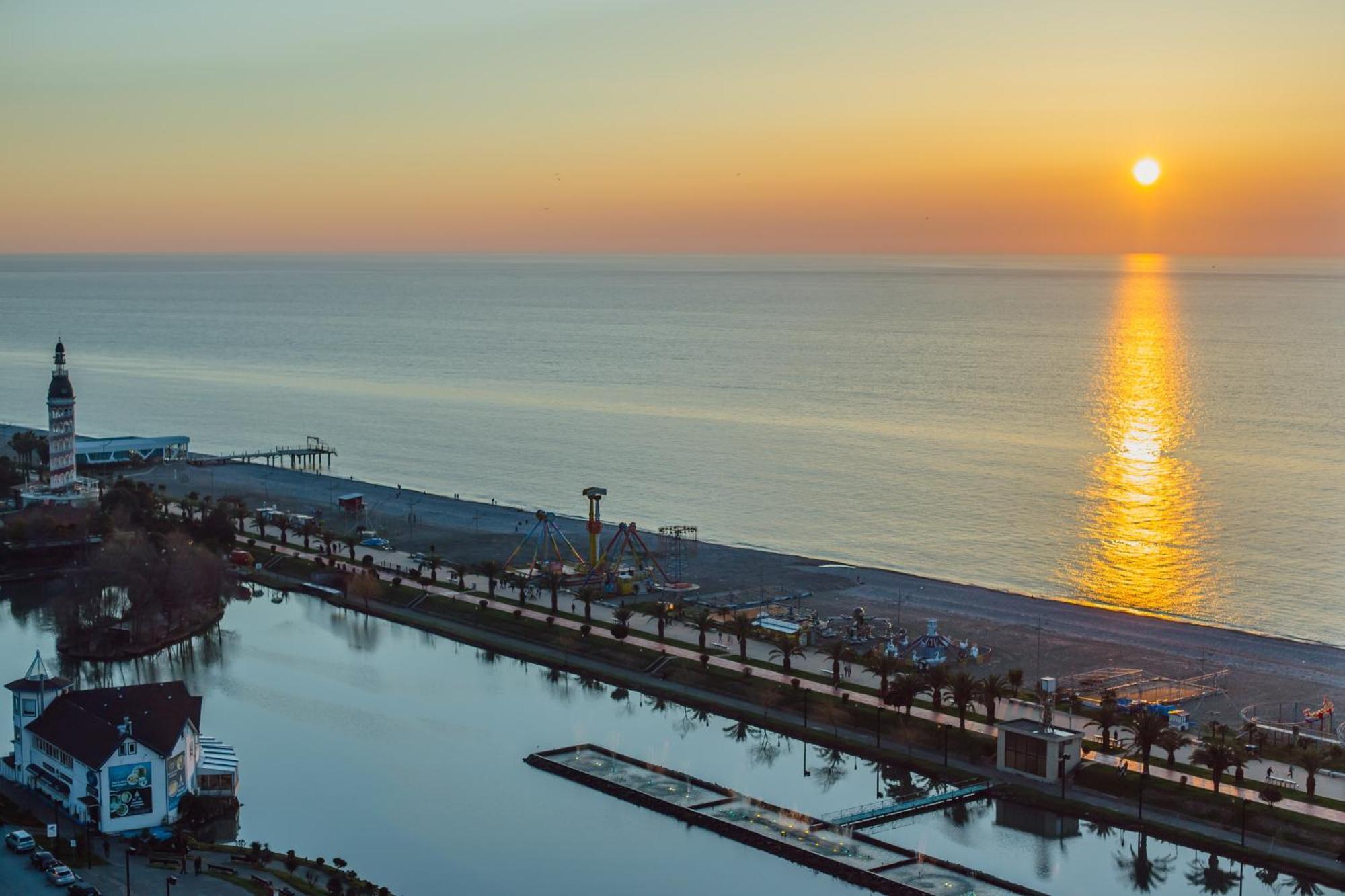 Your Sunshine Apartments Batumi Exteriör bild
